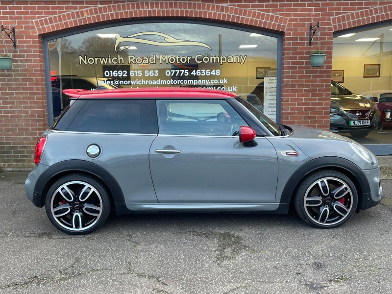 MINI HATCH