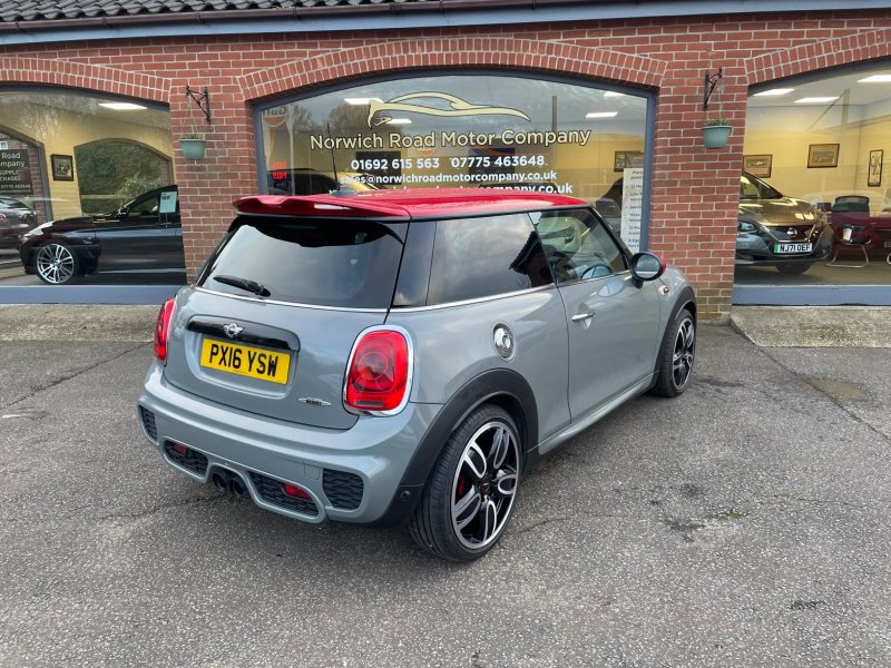 MINI HATCH